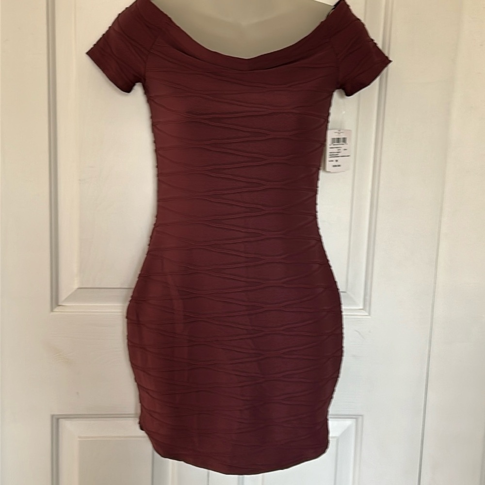 Windsor sz M off shoulder bodycon Short Dress NWT B1313